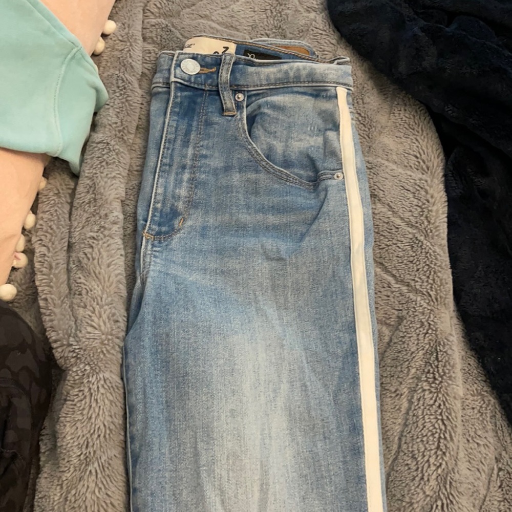 Garage Skinny jeans w white stripe on side